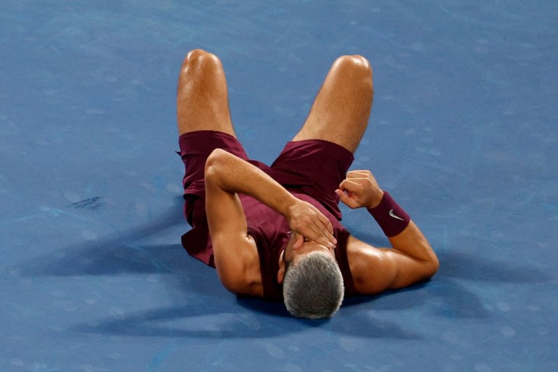 Carlos Alcaraz suffers injury scare at Japan Open