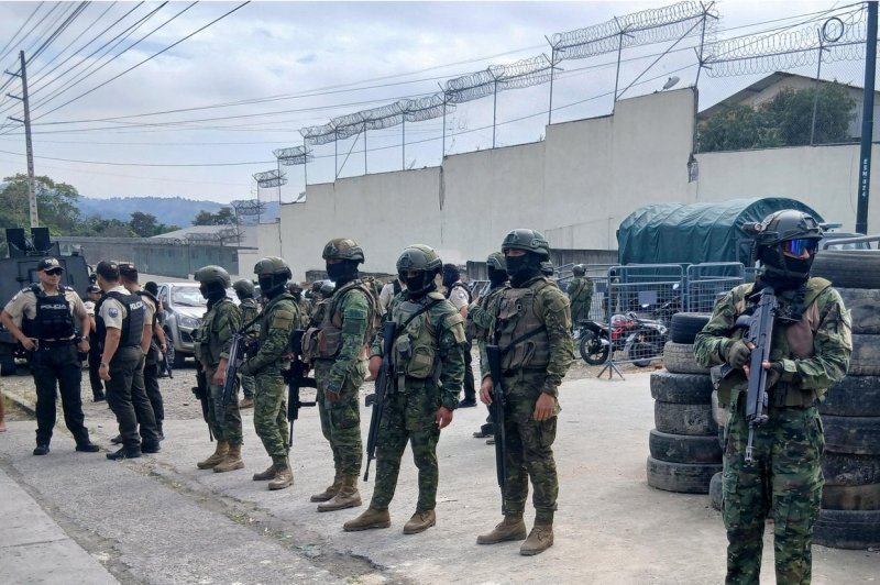 10 dead, 2 decapitated, in Ecuador prison riot following jailbreak