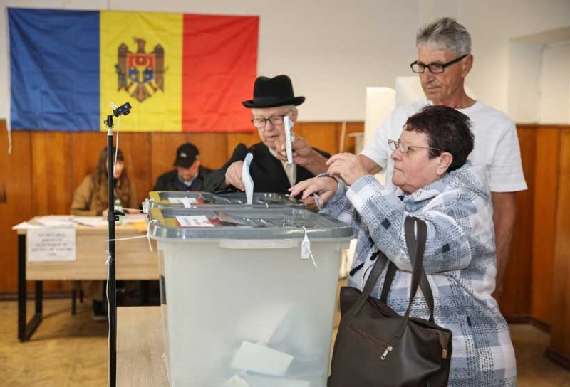 Moldovans vote in parliamentary elections 