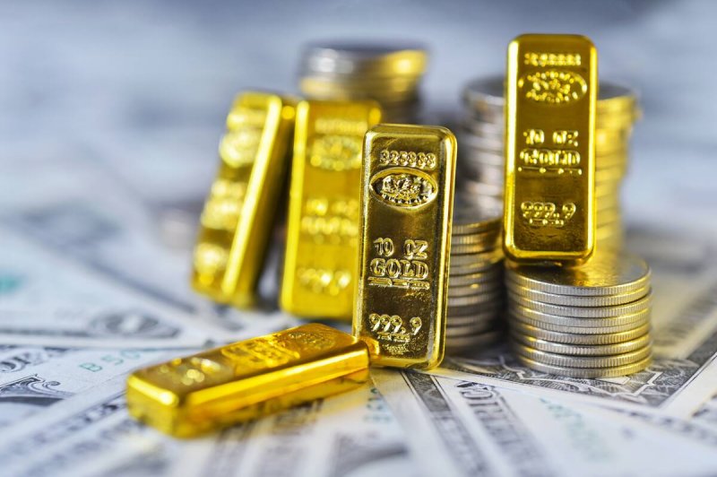 Gold hits fresh record high amid weaker dollar