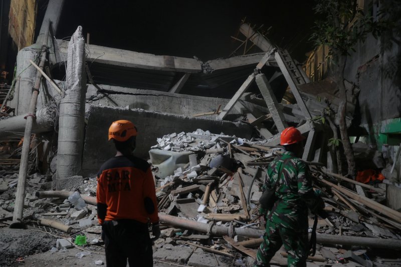 At least one dead, dozens trapped after Indonesia school building collapses -  VIDEO 