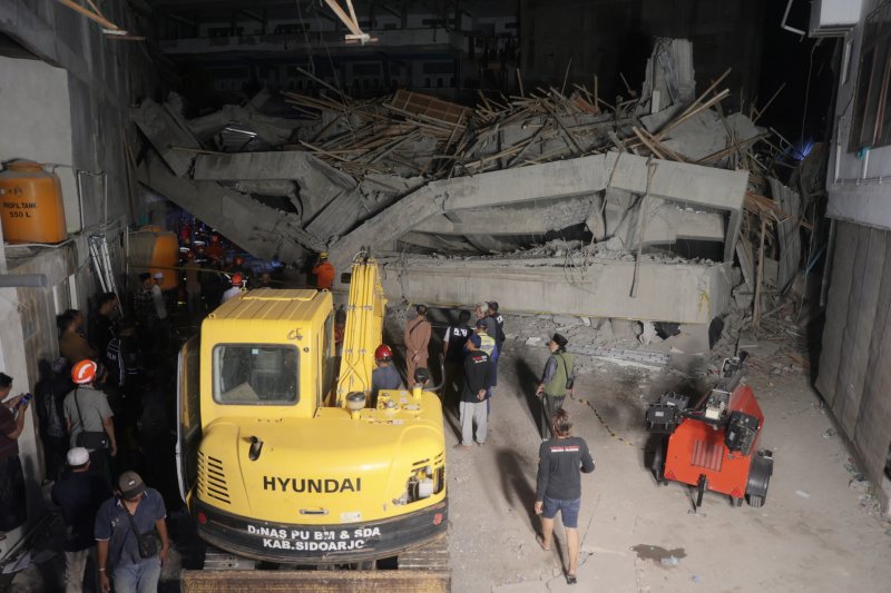 News about -  Photos  from collapse of school building in Indonesia