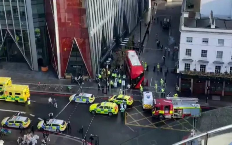 Several injured in double-decker bus crash in central London -  VIDEO 
