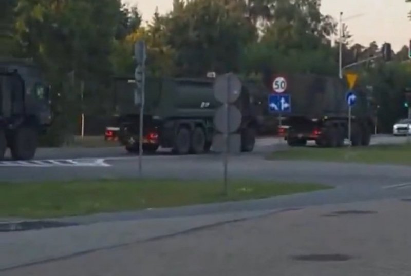 Poland deploys military equipment to Belarus border -  VIDEO 
