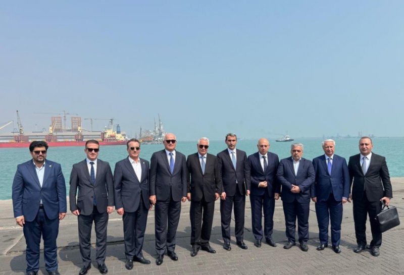 Azerbaijani delegation visits Iran's Bandar Abbas port