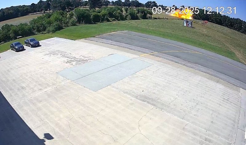 Two killed in small plane crash at David Wayne Hooks Airport in US -  VIDEO 