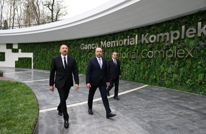 News about - Azerbaijani president honors memory of Patriotic War martyrs with minute of silence