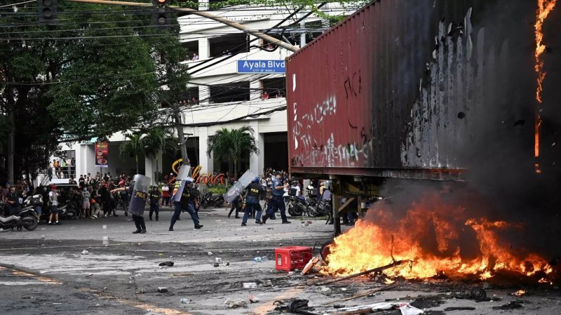 Filipinos rally against corruption in flood control projects  -VIDEO 
