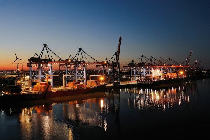 German exports unexpectedly fall, investor morale plunges 