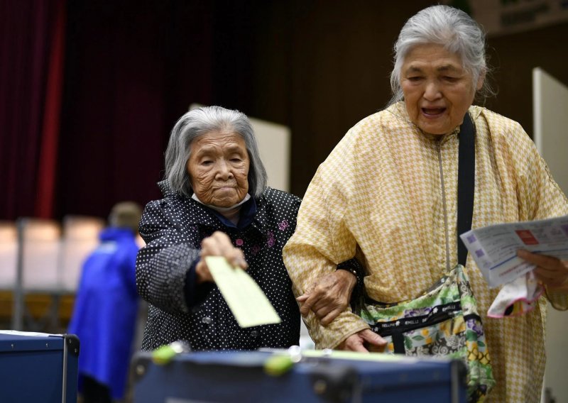 Number of Japanese centenarians hits all-time high