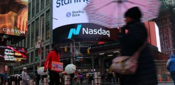 US stocks fall as bond sell-off spills into equities