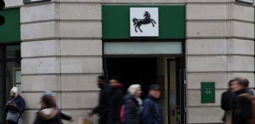 Lloyds Banking Group considers dismissing thousands of staff