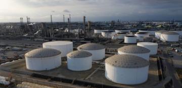 Oil heads for weekly loss amid supply concerns