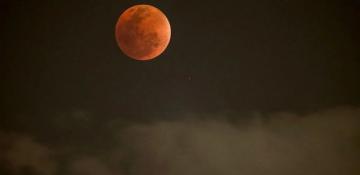  In Photos:  Blood Moon dazzles skywatchers in spectacular lunar eclipse