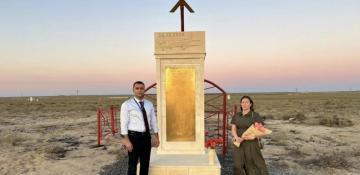 US embassy official visits AZAL plane crash site