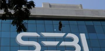 India eases foreign investor entry, lowers minimum size for large IPOs