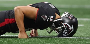 Parker Romo’s hilarious postgame blunder: Fails to recognize Leonard Floyd