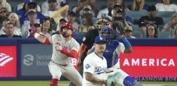 Philadelphia beats Dodgers to secure first MLB division title