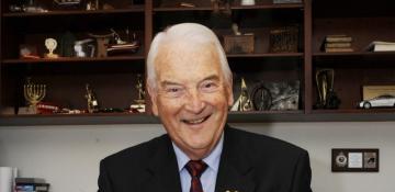 Beloved Australian news anchor Roger Climpson dies at 93