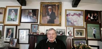 Legendary cricket umpire Dickie Bird dies at 92 