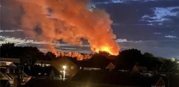 Swindon explosion: Crews battle major warehouse fire -  VIDEO 