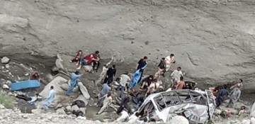 2 killed, 12 wounded in N. Iran road accident 