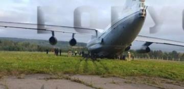 Military aircraft IL-76 skids off runway in Russia -  VIDEO 