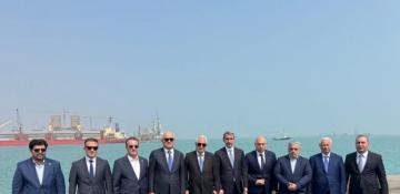 Azerbaijani delegation visits Iran's Bandar Abbas port