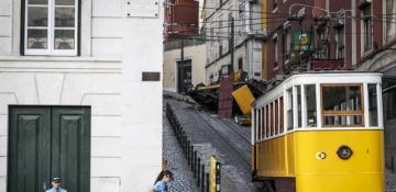 Portugal holds day of mourning after 17 die in streetcar crash