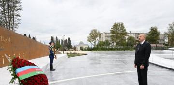 Azerbaijani president honors memory of Patriotic War martyrs with minute of silence