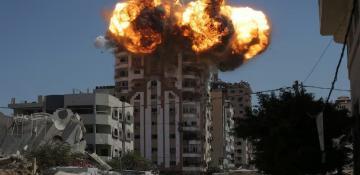 Israel intensifies offensive, demolishing three high-rise buildings in Gaza City  -VIDEO 