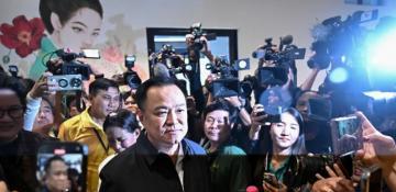 Acting Thai premier moves to dissolve parliament