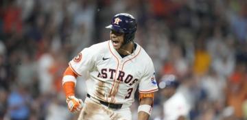 Astros rally late to beat Yankees 8-7