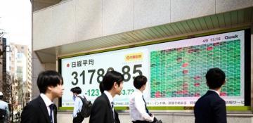 Asian stocks climb on US rate cut expectations
