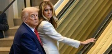 White House calls for probe into Trump's escalator incident