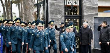 Azerbaijan's military leaders visit Military Memorial Cemetery