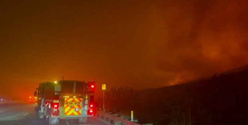 200-acre brush fire prompts evacuations in Jurupa Valley -  VIDEO 
