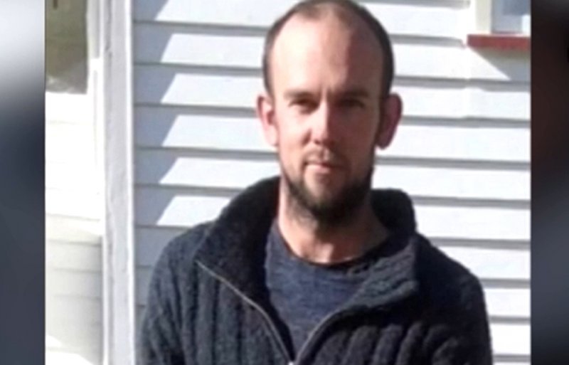 New Zealand police shoot dead fugitive father after four years on the run