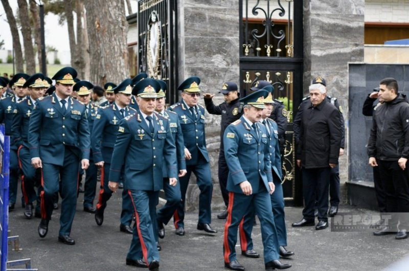 Azerbaijan's military leaders visit Military Memorial Cemetery