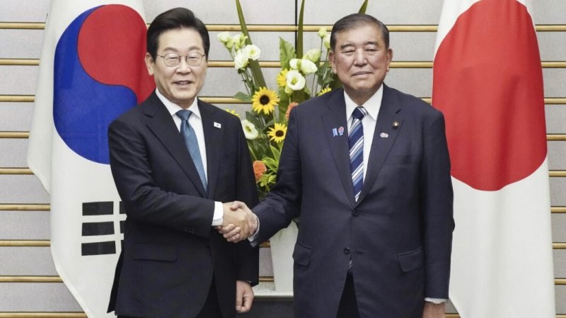 South Korea and Japan pledge to deepen ties