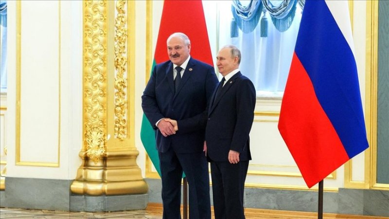 Lukashenko and Putin sign 5-year gas deal after talks