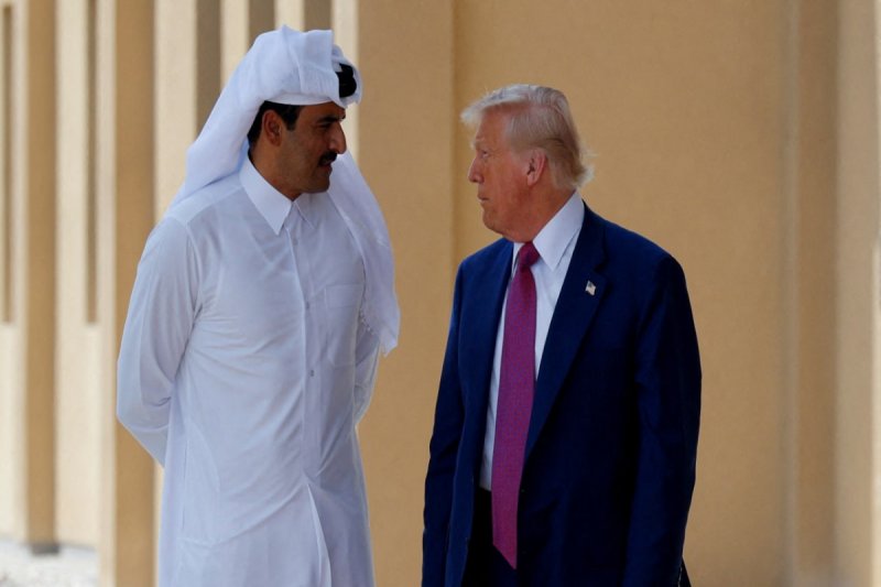 Trump signs order protecting Qatar from foreign attacks