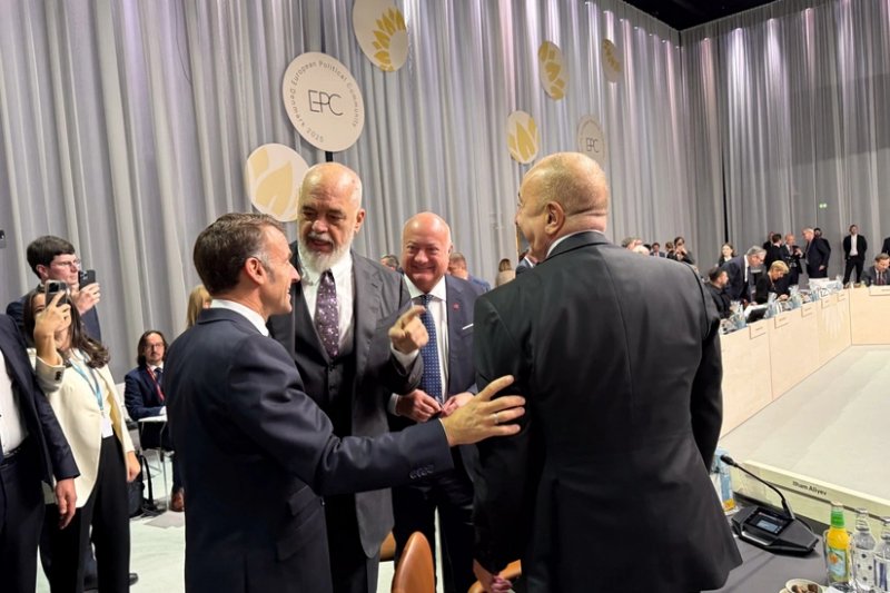 Albanian PM Rama jokes with Macron about Trump’s ‘Albania-Azerbaijan’ mix-up -  VIDEO 