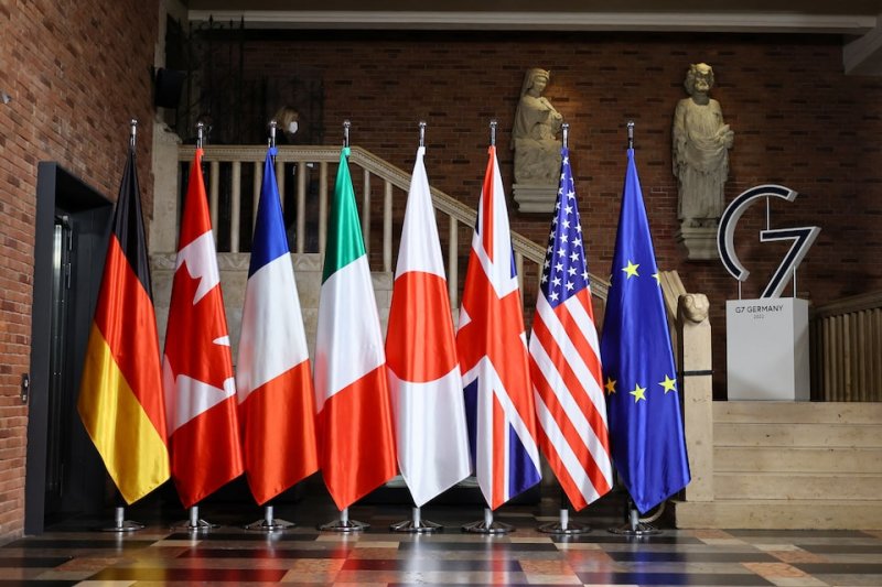 G7 nations vow to target those boosting Russian oil purchases