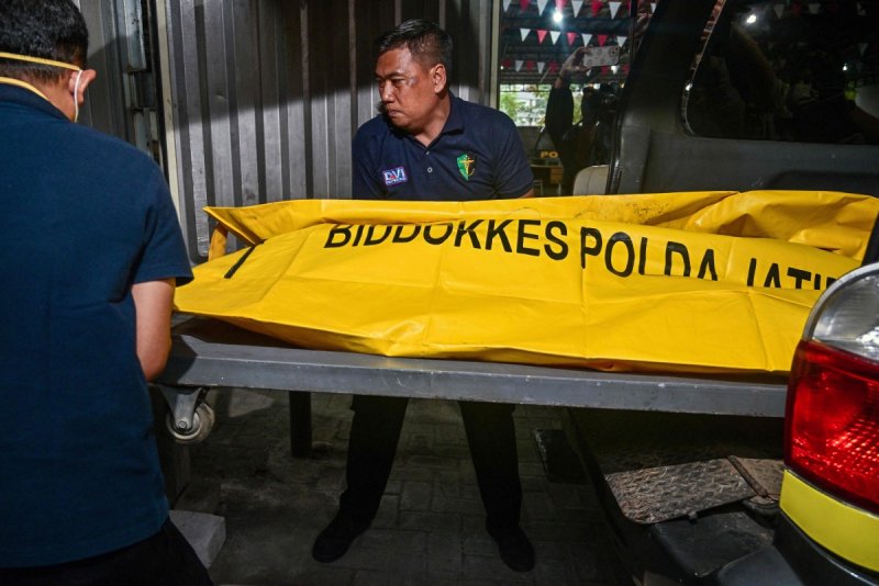 Death toll in Indonesia school collapse rises to 17, dozens missing