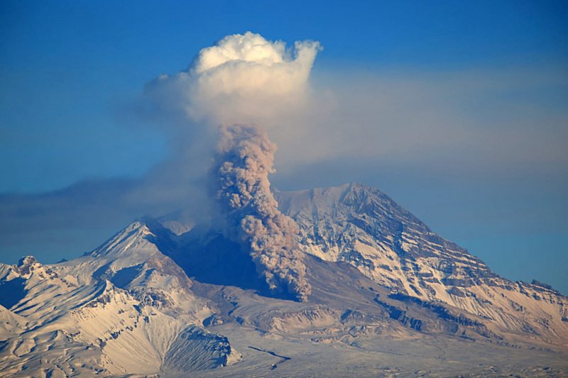 1 dead in Russian volcano accident 