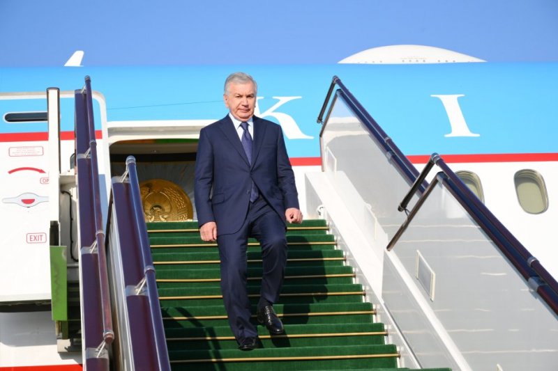 Uzbek president arrives in Azerbaijan for OTS summit