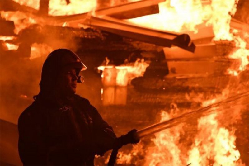 Explosions rock Crimea as Saky airfield, Feodosia oil depot hit