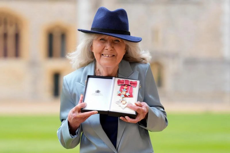 Best-selling novelist Dame Jilly Cooper dies at 88