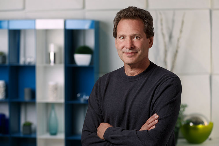 Verizon names former PayPal head Dan Schulman as new CEO